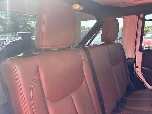 Used 2017 Jeep Wrangler Unlimited Sahara w/ Connectivity Group AWD/4WD image 26