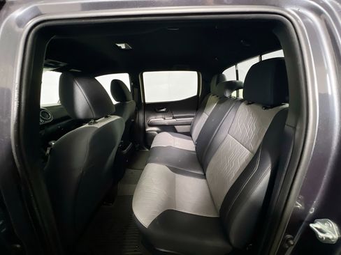 Used 2022 Toyota Tacoma TRD Sport w/ Technology Package image 29