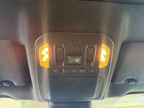 Used 2022 Toyota Highlander XSE FWD image 16