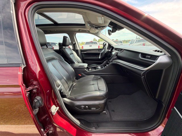 Used 2023 Jeep Grand Cherokee L Limited w/ Rear Seat Video Group I AWD/4WD image 11