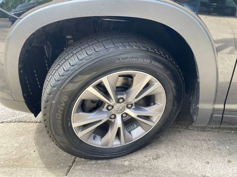 Used 2015 Toyota Highlander Plus FWD image 45
