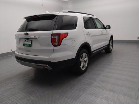 Used 2017 Ford Explorer XLT image 10