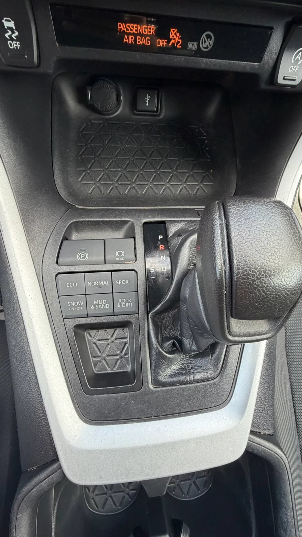 Used 2021 Toyota RAV4 LE AWD/4WD image 27
