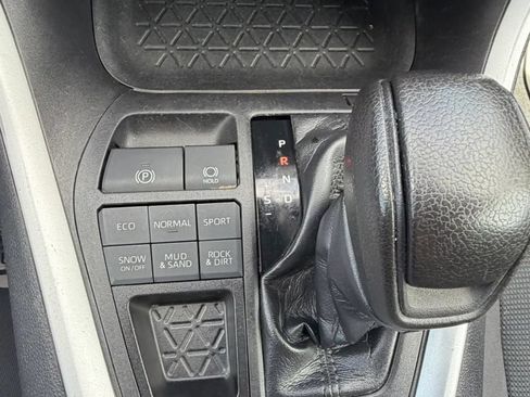 Used 2021 Toyota RAV4 LE AWD/4WD image 27
