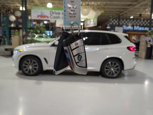 Used 2023 BMW X5 xDrive40i w/ Executive Package AWD/4WD image 4