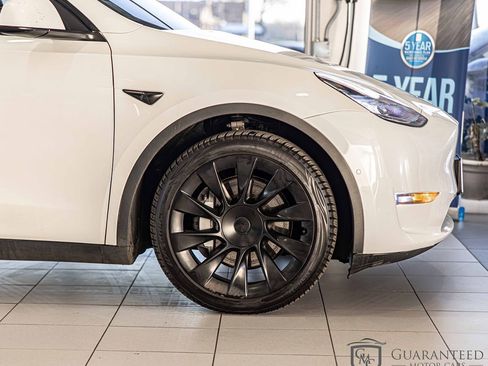 Used 2020 Tesla Model Y Long Range image 11