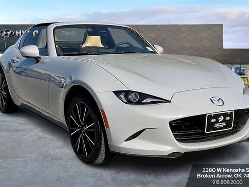 Used 2025 MAZDA MX-5 Miata RF Grand Touring image 2