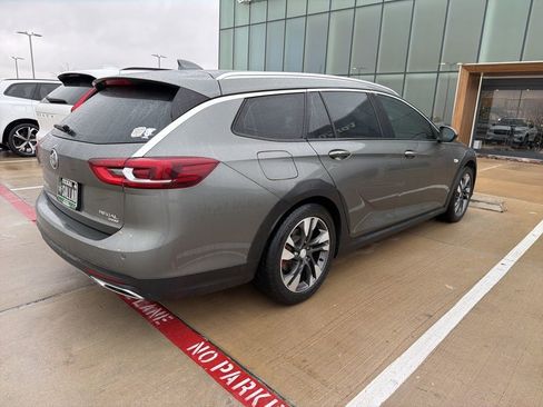 Used 2018 Buick Regal Essence w/ Driver Confidence Package #1 image 3