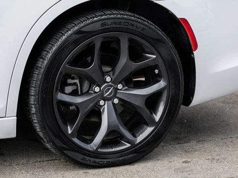 Used 2022 Chrysler 300 S RWD image 61