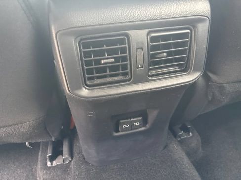 Used 2025 Toyota RAV4 XLE AWD/4WD image 21