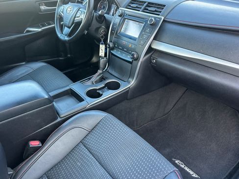 Used 2015 Toyota Camry SE w/ Moonroof Package image 15