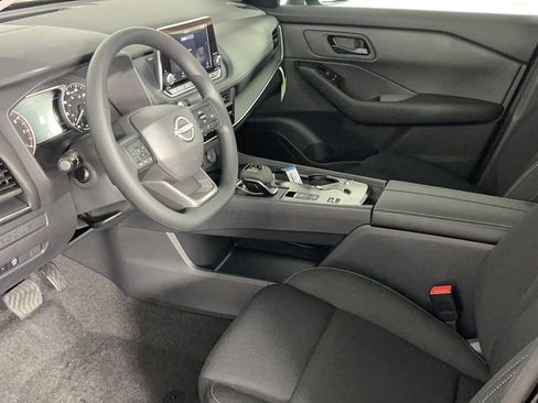 Used 2025 Nissan Rogue S FWD image 11
