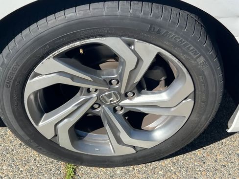 Used 2019 Honda Accord EX image 11