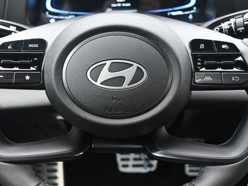 Certified 2025 Hyundai Elantra Sport image 14