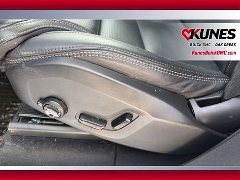 Used 2025 Volvo XC90 T8 Ultra w/ Protection Package Premier image 11