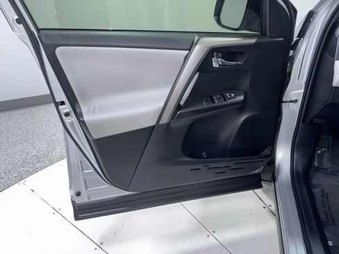Used 2017 Toyota RAV4 XLE w/ Convenience Package image 10