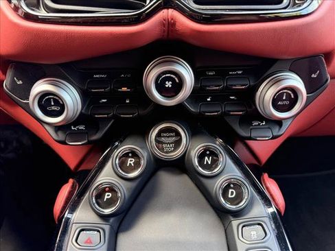 Used 2023 Aston Martin V8 Vantage Coupe RWD image 19