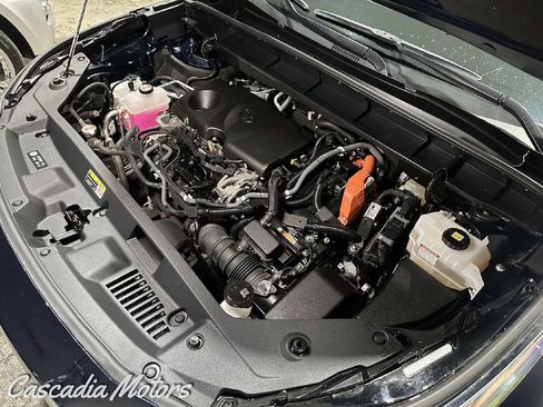 Used 2020 Toyota Highlander XLE AWD/4WD image 37