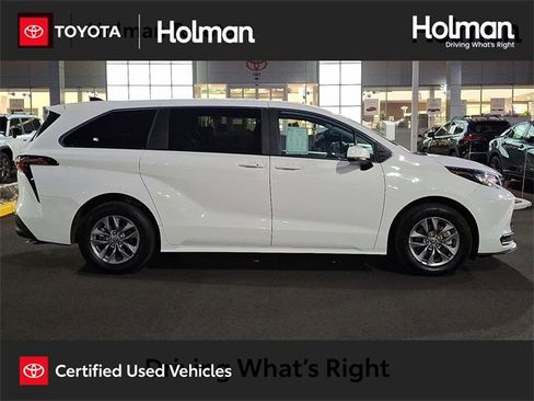 Certified 2024 Toyota Sienna LE image 1