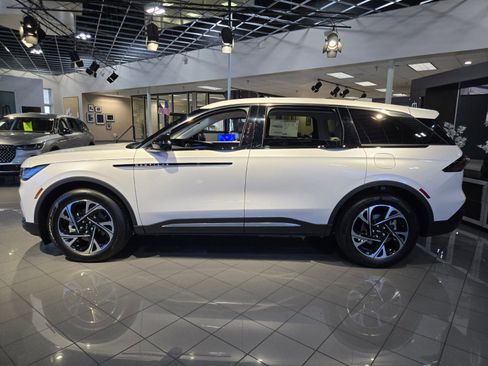 New 2026 Lincoln Nautilus Premier AWD/4WD image 8