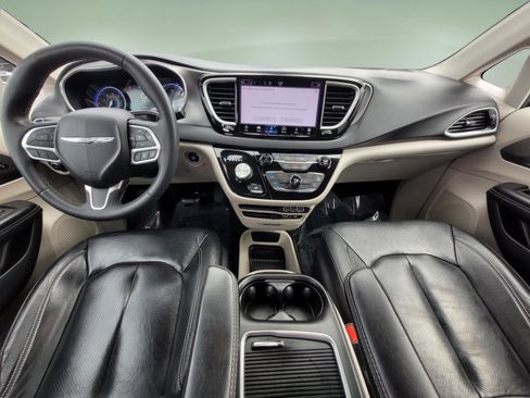 Used 2022 Chrysler Pacifica Touring-L FWD image 15