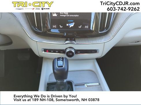 Used 2021 Volvo XC60 T6 Inscription w/ Climate Package image 24
