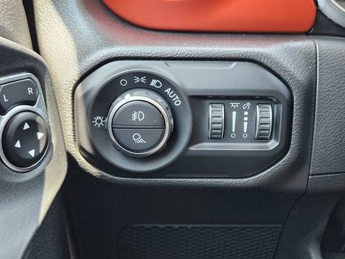 Used 2022 Jeep Gladiator Rubicon w/ LED Lighting Group AWD/4WD image 21