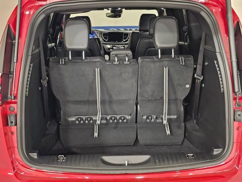 New 2026 Chrysler Pacifica Select image 31