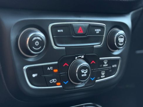 Used 2018 Jeep Compass Limited w/ Navigation Group AWD/4WD image 26