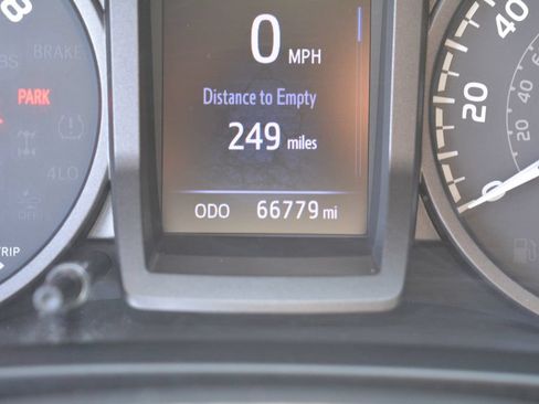 Used 2018 Toyota Tacoma TRD Sport AWD/4WD image 13