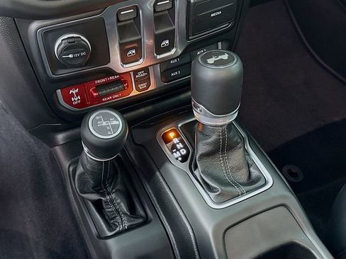 Used 2024 Jeep Wrangler Rubicon image 17