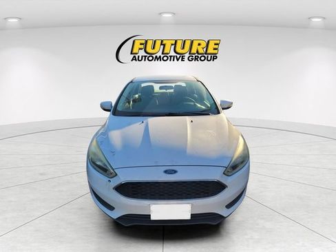 Used 2016 Ford Focus SE w/ SE Power Seat Package FWD image 2