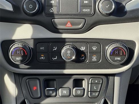 Used 2020 GMC Terrain SLE w/ Driver Convenience Package image 5