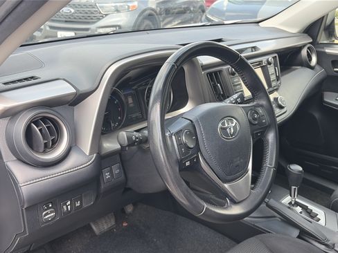 Used 2018 Toyota RAV4 XLE AWD/4WD image 18