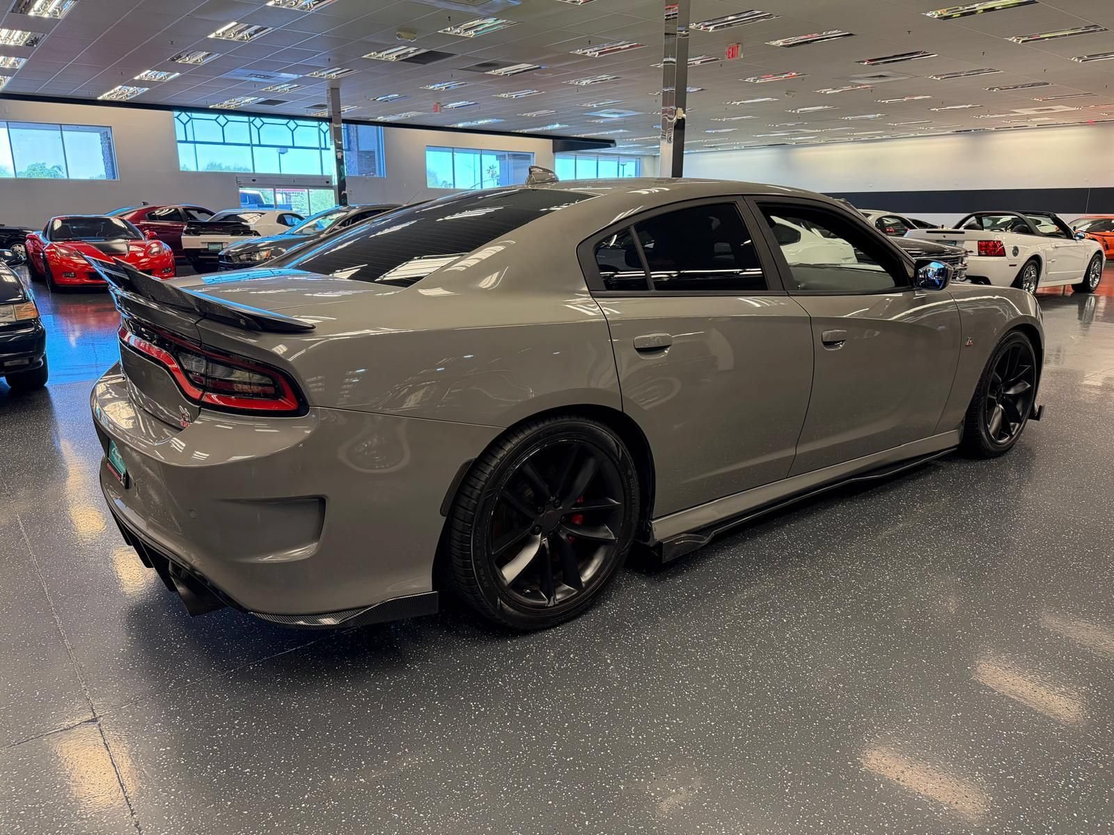 Used 2017 Dodge Charger R/T Scat Pack w/ Beats Audio Group RWD image 3
