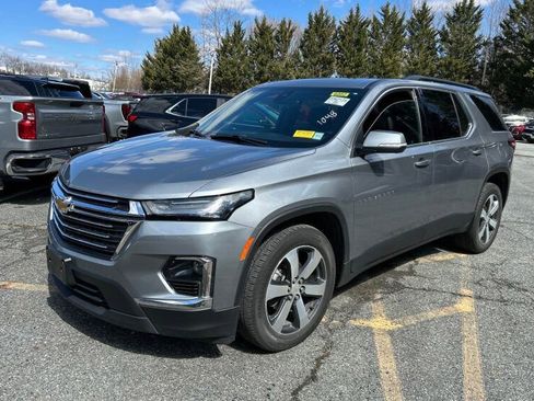 Used 2023 Chevrolet Traverse LT w/ LT Premium Package image 7