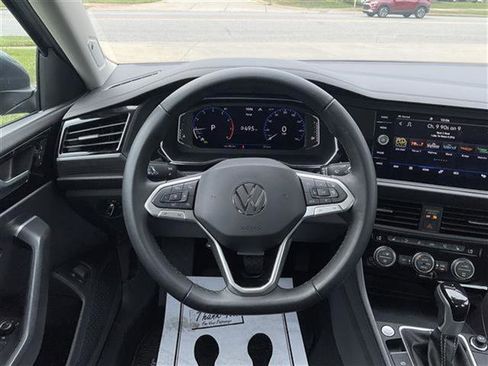 Used 2024 Volkswagen Jetta SEL image 8