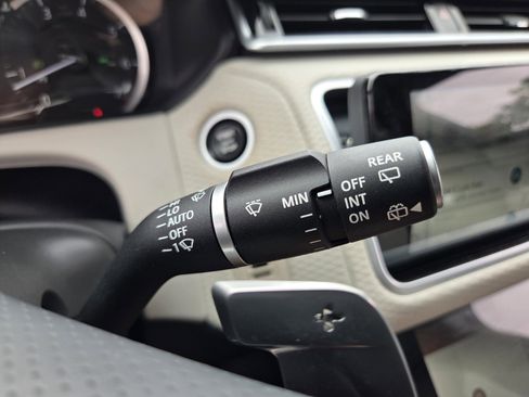 Used 2023 Land Rover Range Rover Velar R-Dynamic S image 29