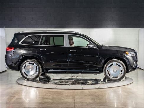 Used 2025 Mercedes-Benz Maybach GLS 600 4MATIC image 8
