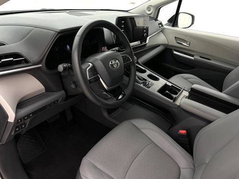 Used 2021 Toyota Sienna Limited AWD/4WD image 12