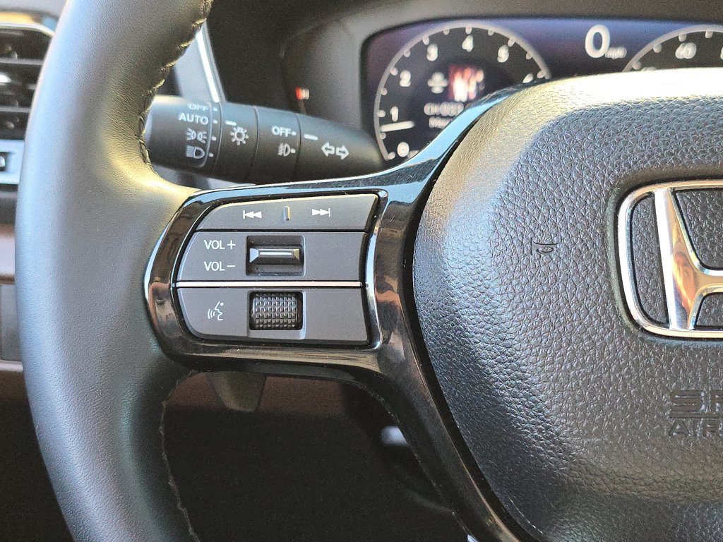 Used 2025 Honda Pilot Elite image 24