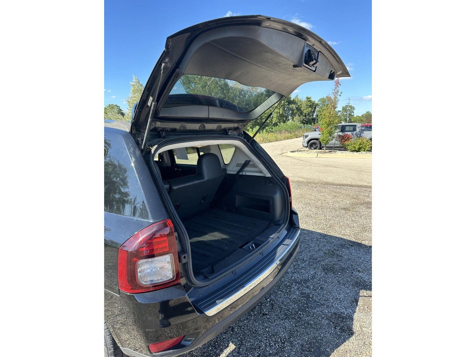 Used 2017 Jeep Compass High Altitude FWD image 12