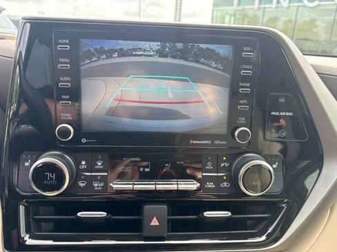 Used 2021 Toyota Highlander XLE FWD image 10