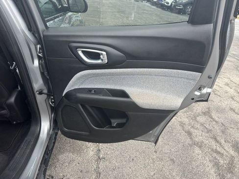 Used 2024 Jeep Compass Latitude image 21