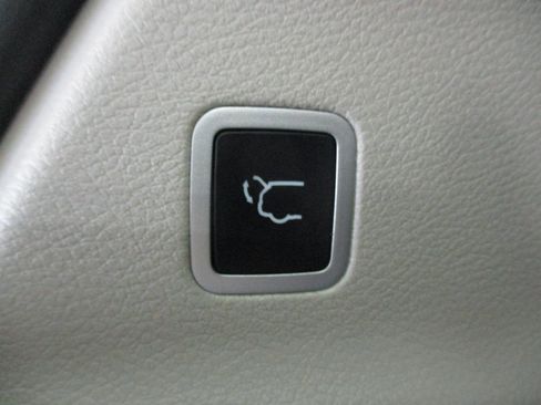 Used 2022 Chrysler Pacifica Touring-L image 16