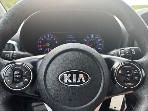 Used 2020 Kia Soul LX image 6