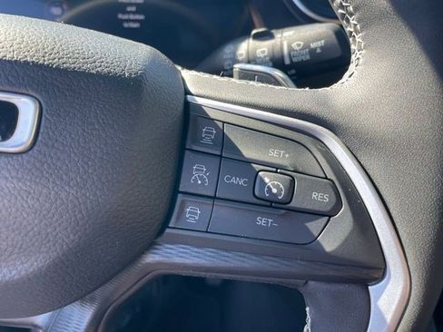Used 2023 Jeep Grand Cherokee Altitude AWD/4WD image 41