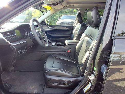 Certified 2023 Jeep Grand Cherokee Limited AWD/4WD image 17
