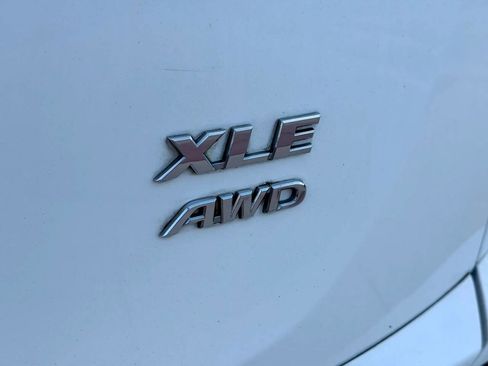 Used 2018 Toyota RAV4 XLE image 11