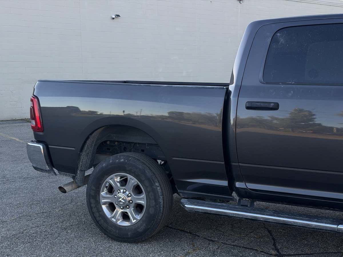 Used 2024 RAM 2500 Big Horn w/ Towing Technology Group AWD/4WD image 3